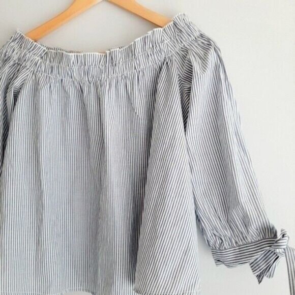 AMERICAN EAGLE Off Shoulder Smocked Blouse Pin Striped Top Sz M - Picture 7 of 14